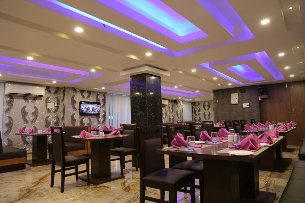 Hotel D' Sapphire Guwahati Bagian luar foto