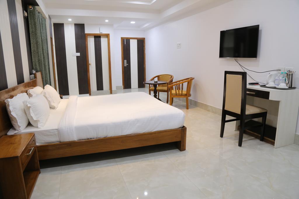 Hotel D' Sapphire Guwahati Bagian luar foto