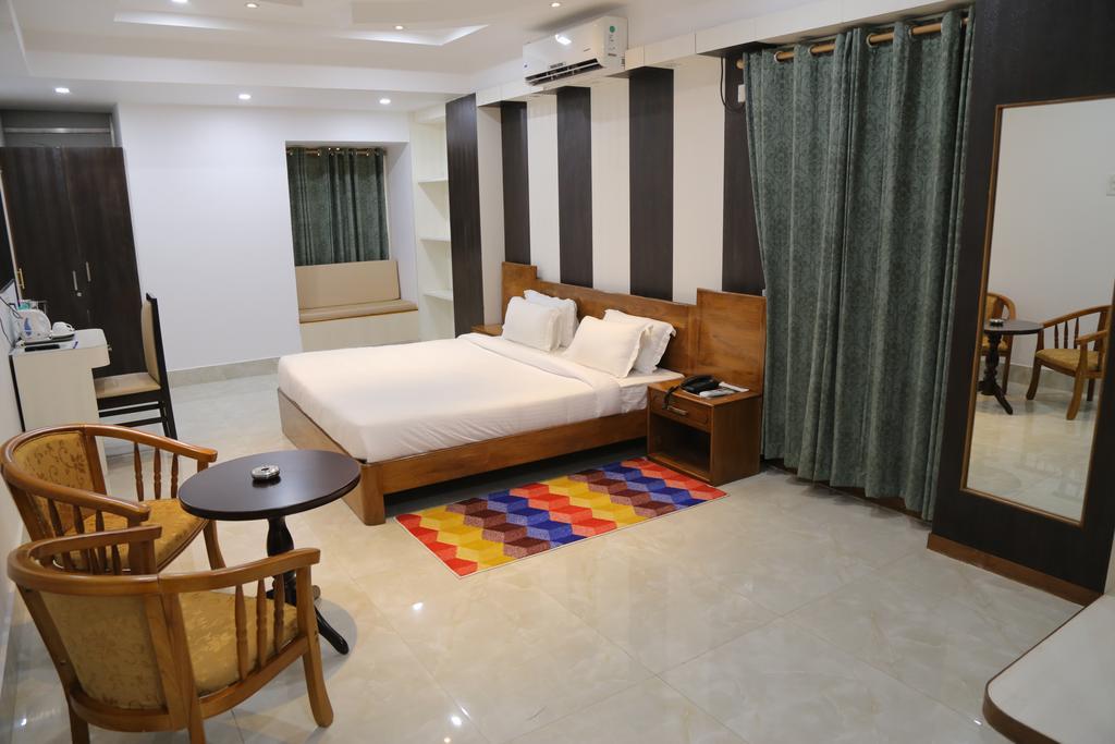 Hotel D' Sapphire Guwahati Bagian luar foto