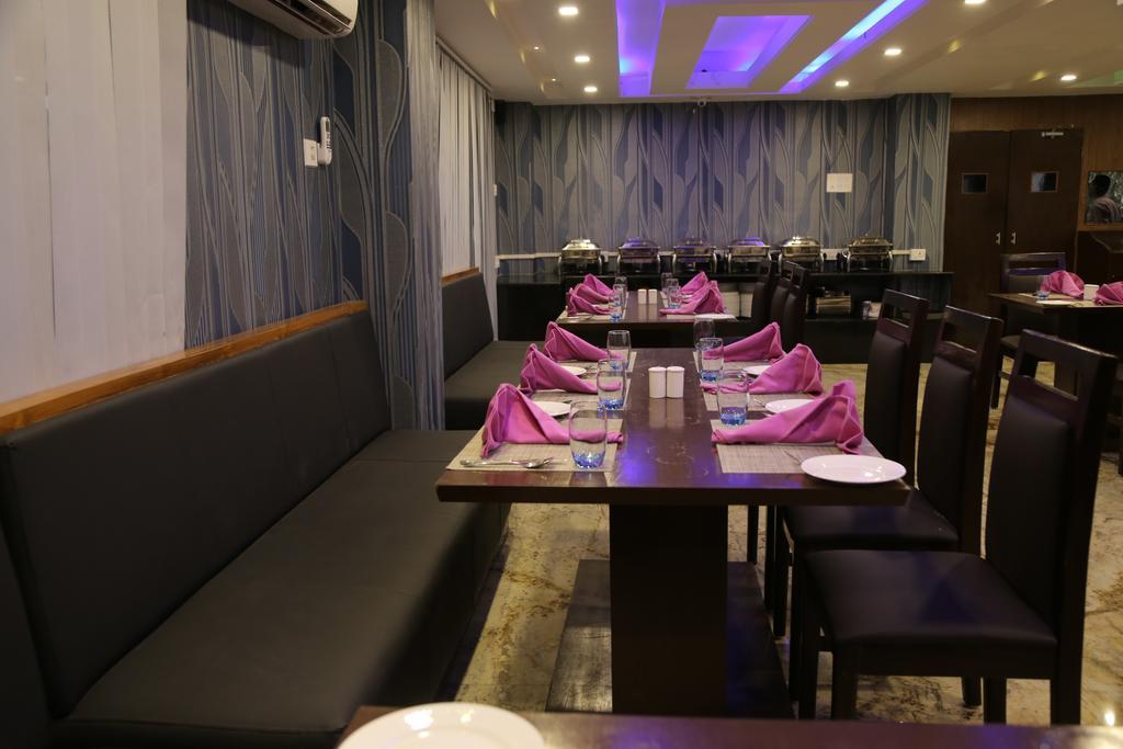 Hotel D' Sapphire Guwahati Bagian luar foto