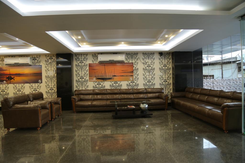 Hotel D' Sapphire Guwahati Bagian luar foto