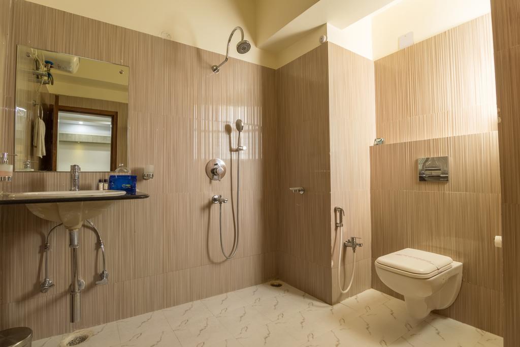 Hotel D' Sapphire Guwahati Bagian luar foto